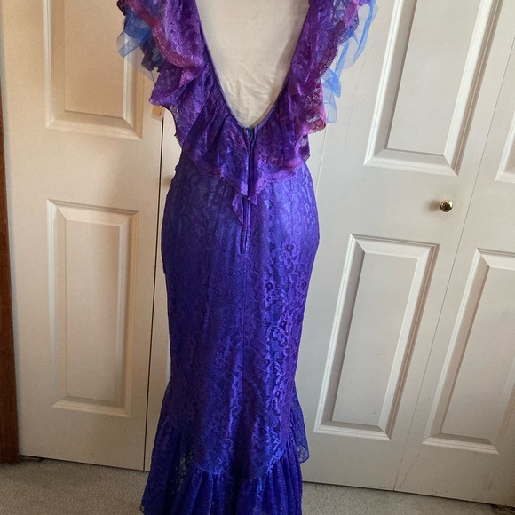 Mermaid Lace Gown - Picture 4 of 5